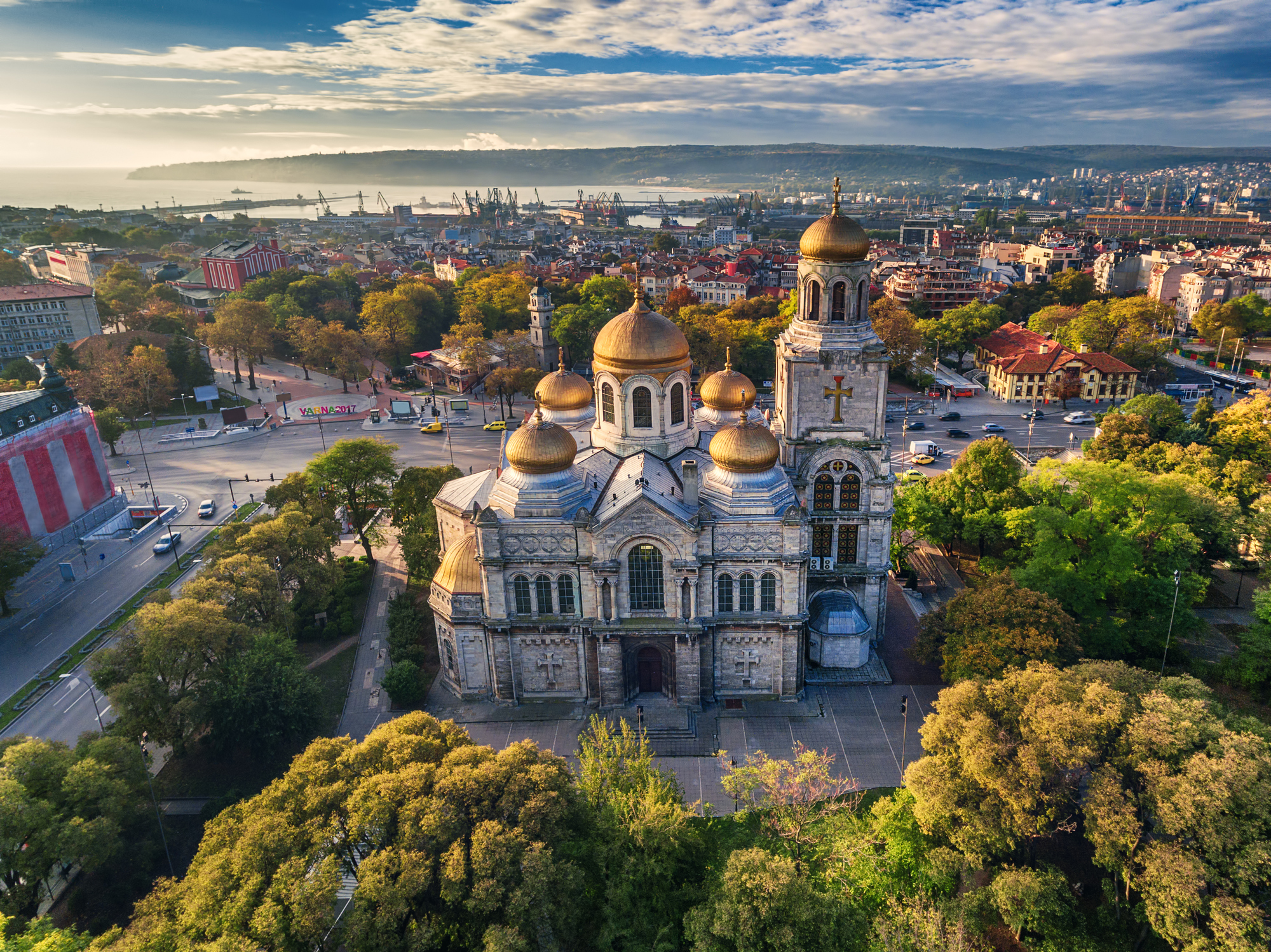 Luftaufnahme der Kathedrale von Varna